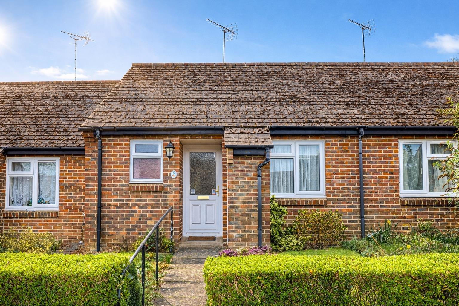 1 bed property in The Close, Henley-On-Thames